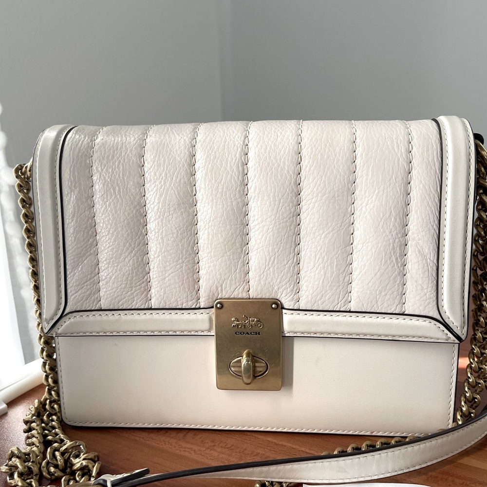 COACH Hutton Shoulder Crossbody | Excellent* Quilted leather | Chalk color